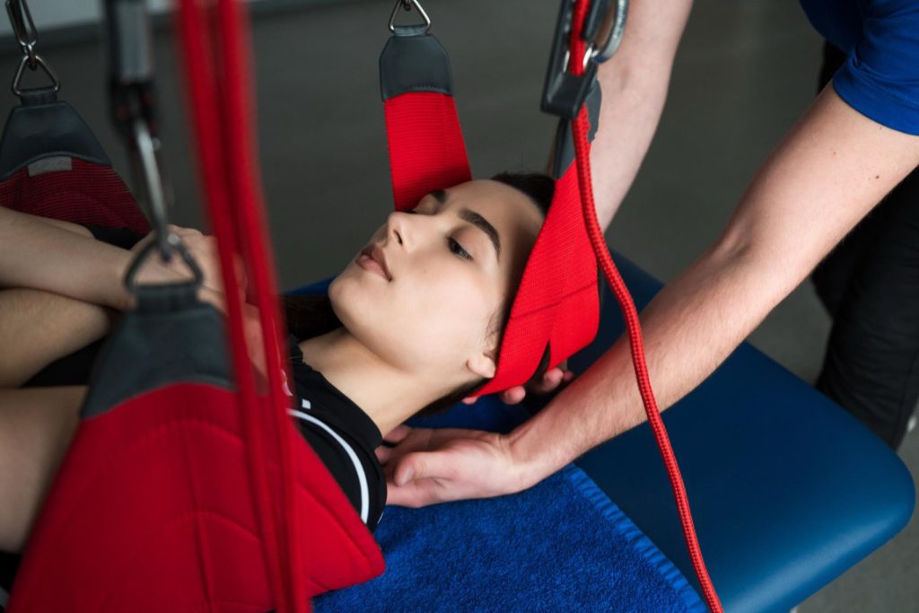 W rehabilitacji neurologicznej ryzyko zdarzeń związanych z utratą równowagi, transferem i przemieszczaniem pacjenta jest wyższe niż w wielu innych obszarach fizjoterapii
